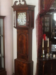 Engelse mahonie staande klok uit ca 1830
br 57 x h 226 x d 24